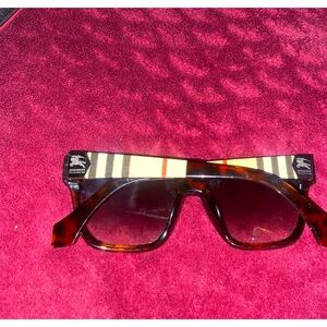 Burberry sunglasses classic plaid logo design Good condition Made in Italy